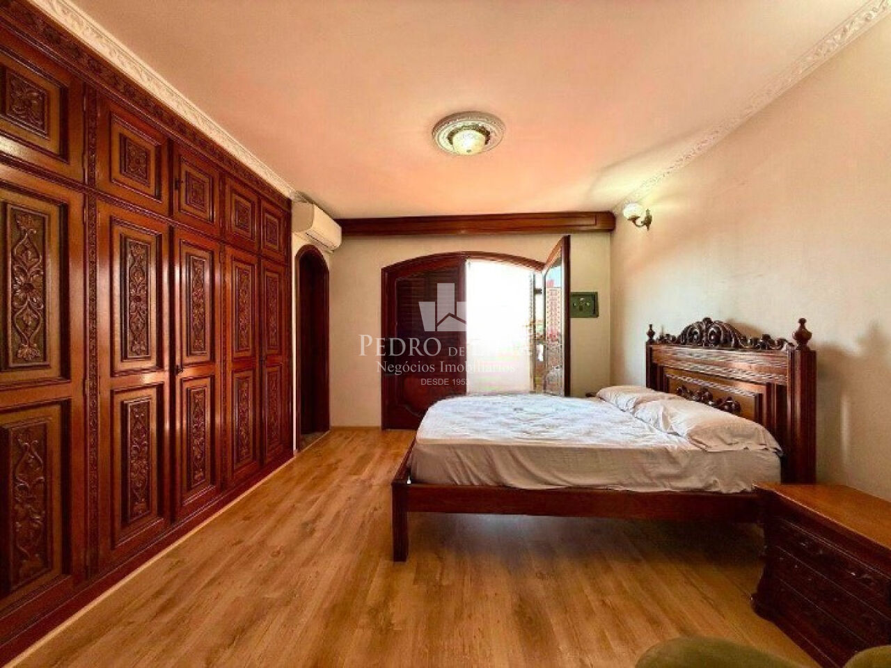 Sobrado com Piscina na Penha 223m²,  sendo 3 suites e 4 vagas de excelente localização