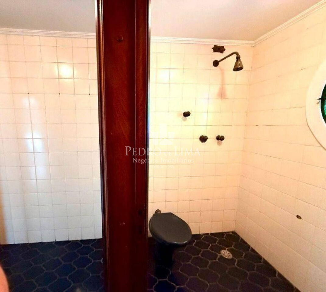Sobrado com Piscina na Penha 223m²,  sendo 3 suites e 4 vagas de excelente localização