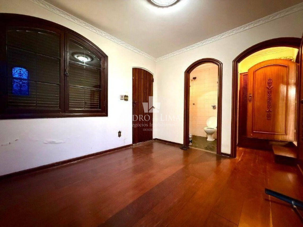Sobrado com Piscina na Penha 223m²,  sendo 3 suites e 4 vagas de excelente localização