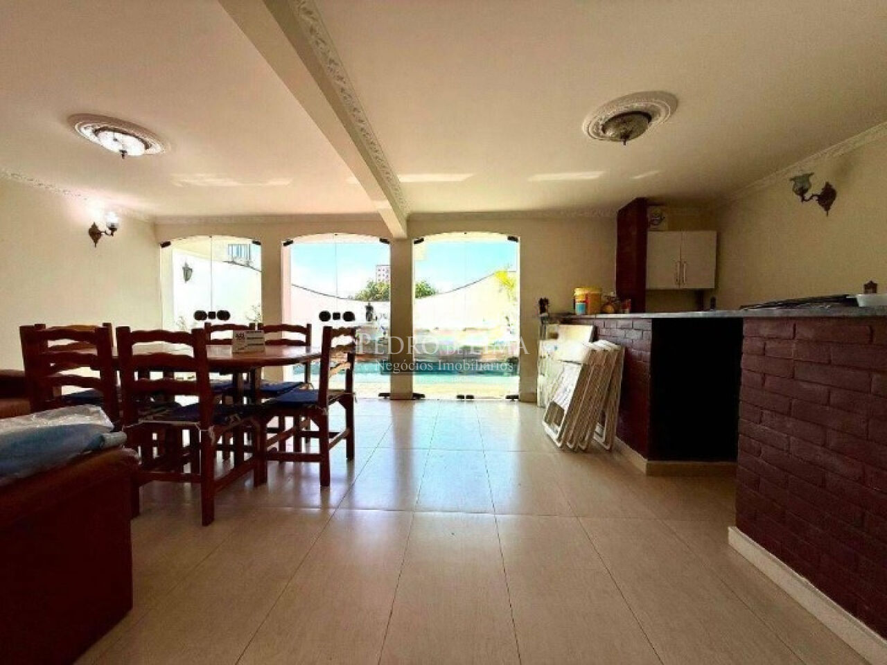 Sobrado com Piscina na Penha 223m²,  sendo 3 suites e 4 vagas de excelente localização