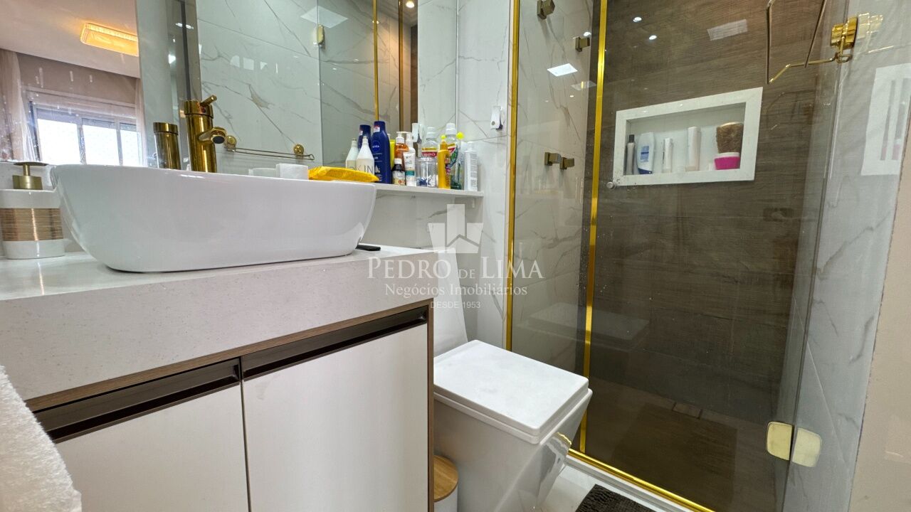 Apartamento no Condomínio Evolute Penha com 2 dormitórios sendo 1 suíte, andar alto.