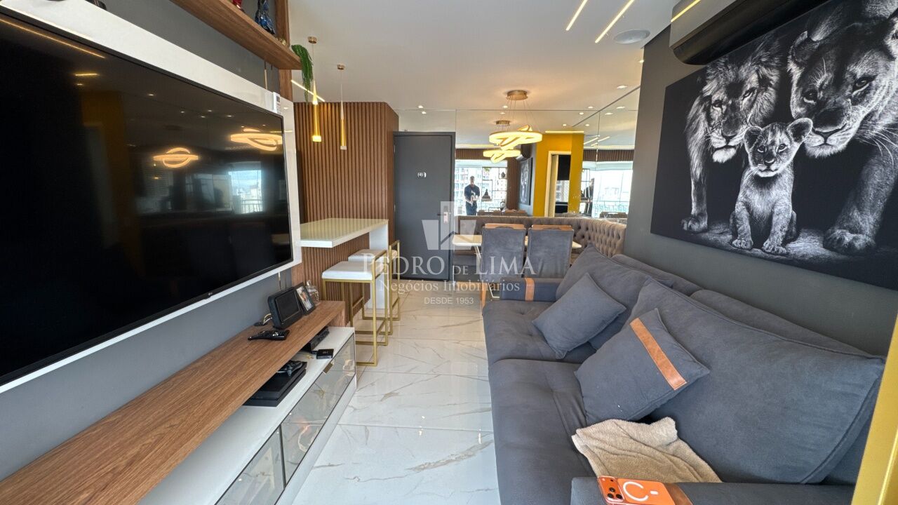 Apartamento no Condomínio Evolute Penha com 2 dormitórios sendo 1 suíte, andar alto.