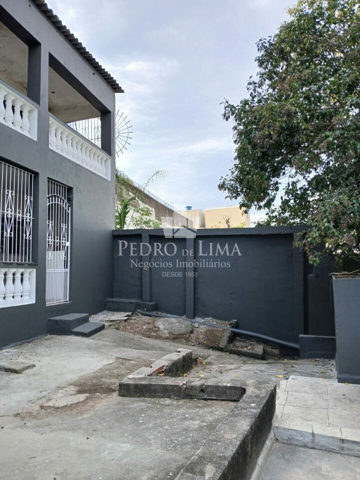 Terreno com varias  casas  mais salões comerciais no Ermelino Matarazzo