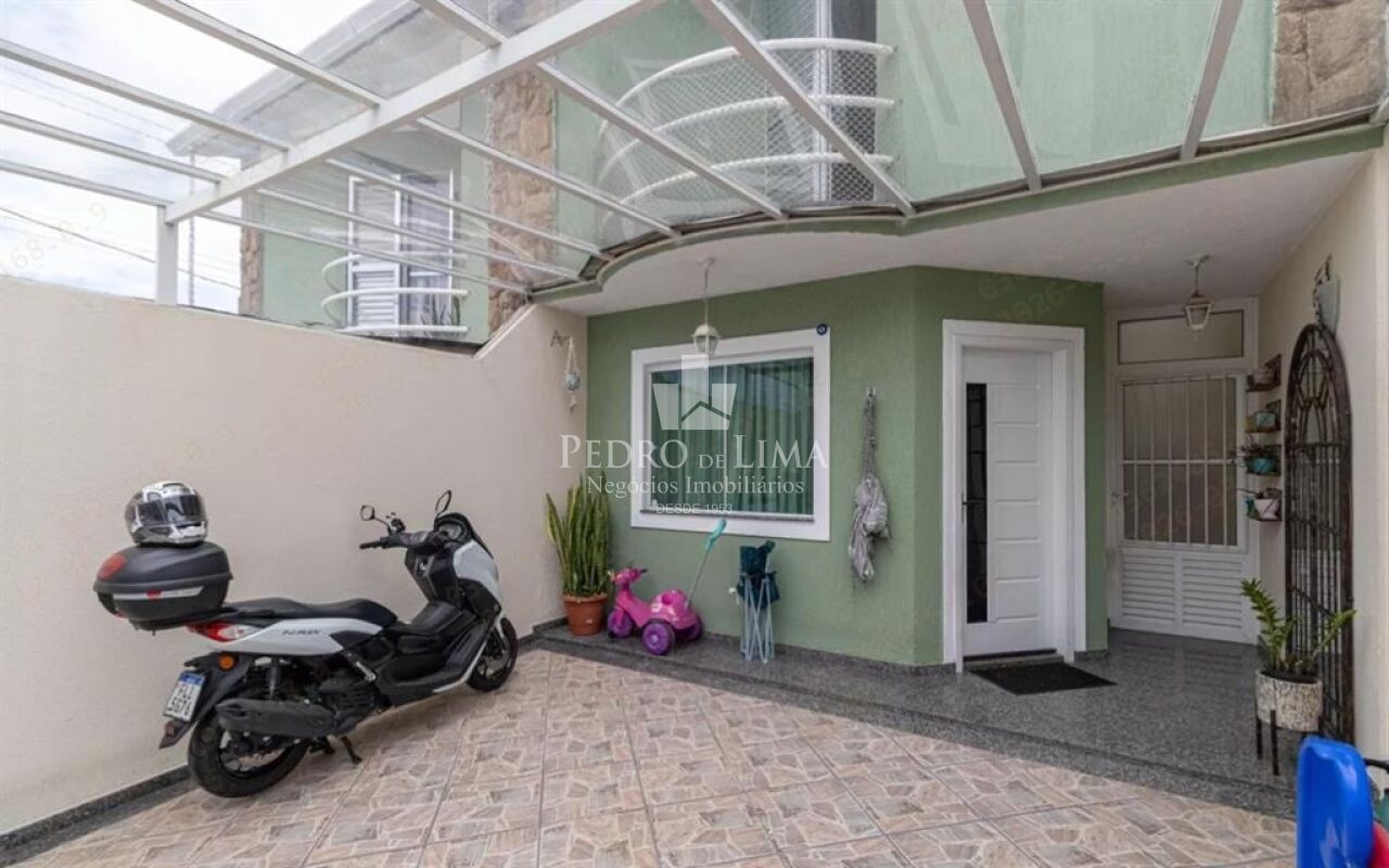 Sobrado em Condomínio na Penha com 3 suítes, duas vagas e 180m² 