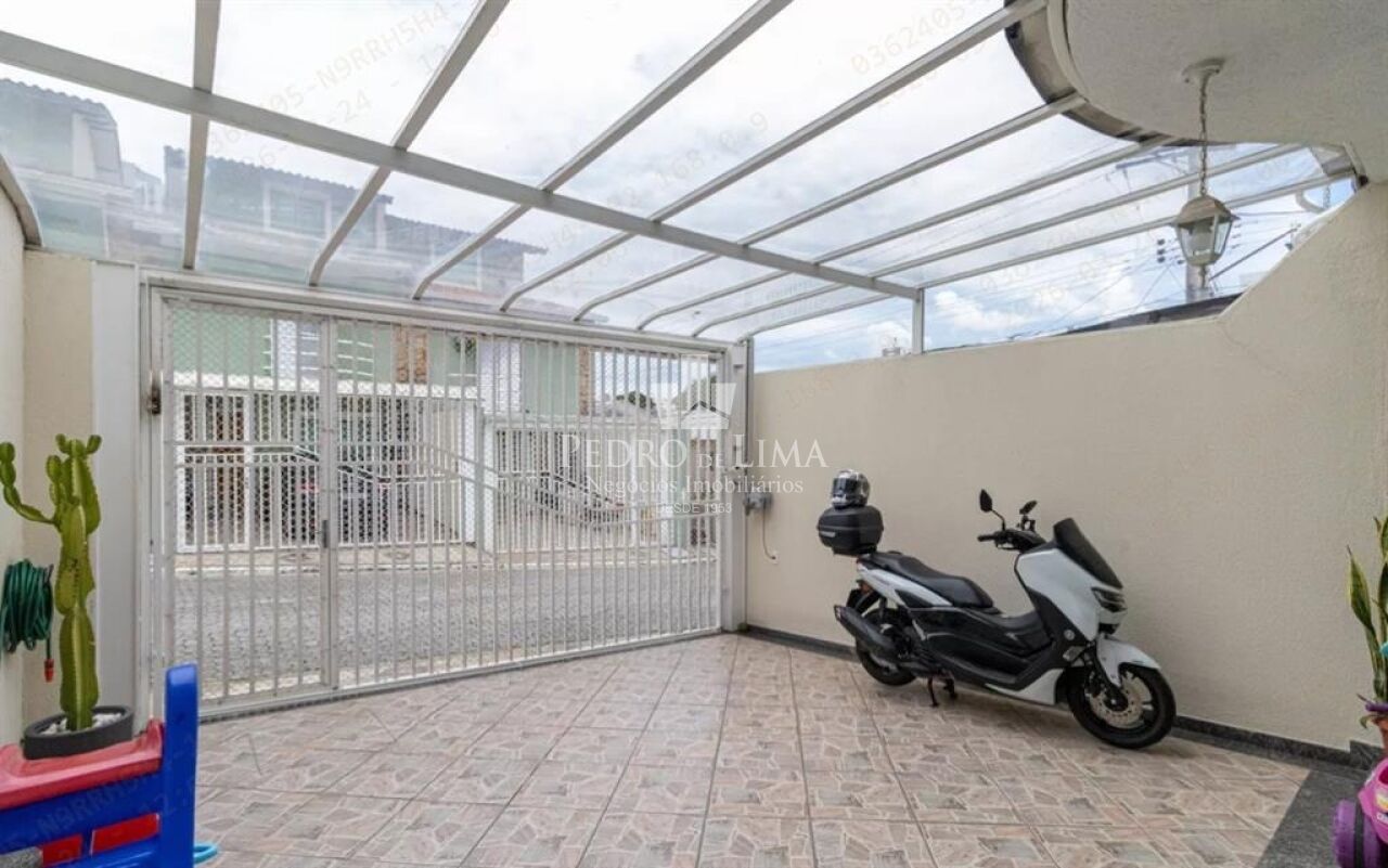 Sobrado em Condomínio na Penha com 3 suítes, duas vagas e 180m² 