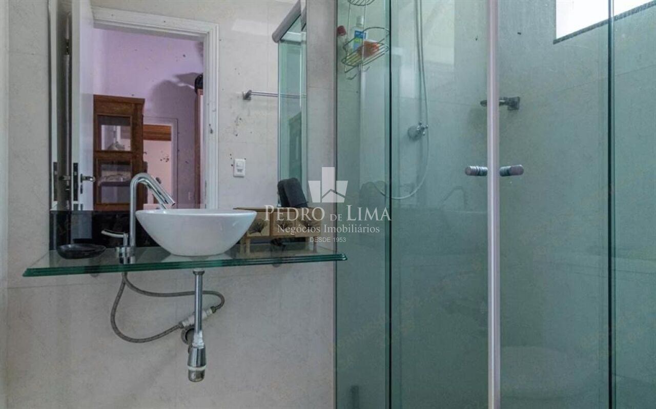 Sobrado em Condomínio na Penha com 3 suítes, duas vagas e 180m² 