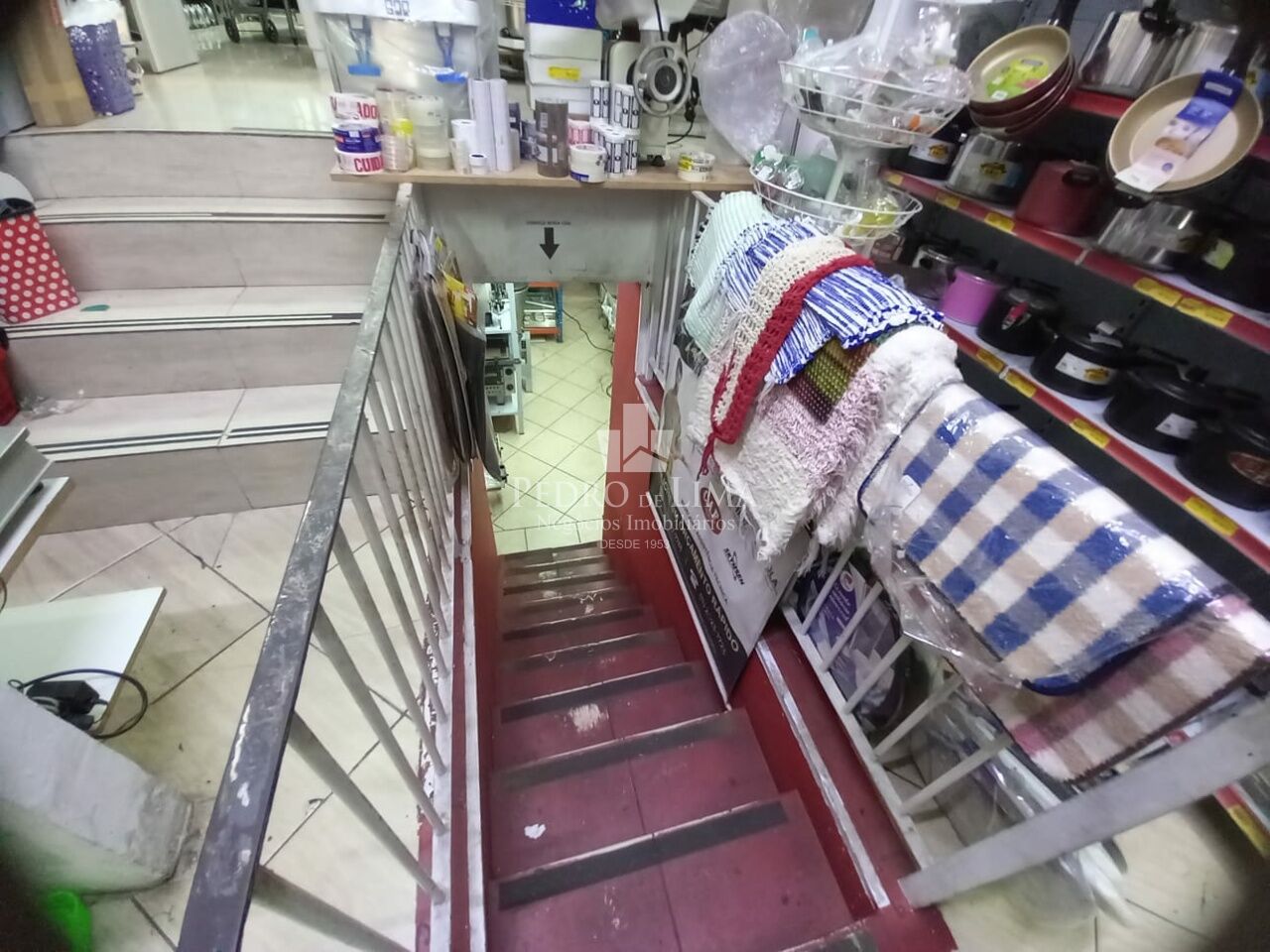 Prédio comercial na Rua Itinguçu rua principal na Vila Ré