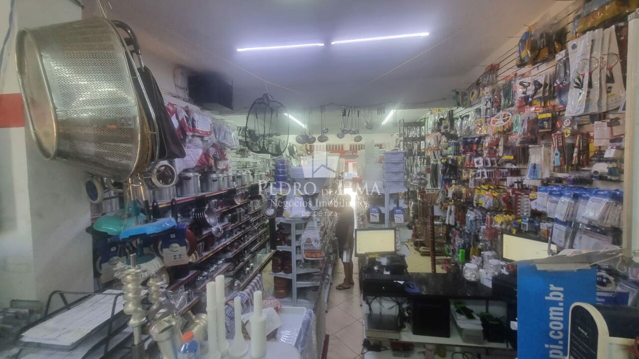 Prédio comercial na Rua Itinguçu rua principal na Vila Ré