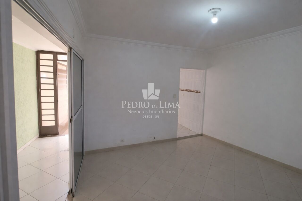 Casa no Jardim Popular, 175 m², três quartos sendo um suíte, vaga e churrasqueira na Penha