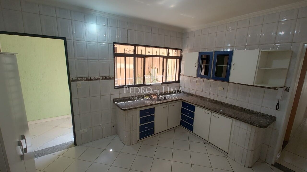 Casa no Jardim Popular, 175 m², três quartos sendo um suíte, vaga e churrasqueira na Penha
