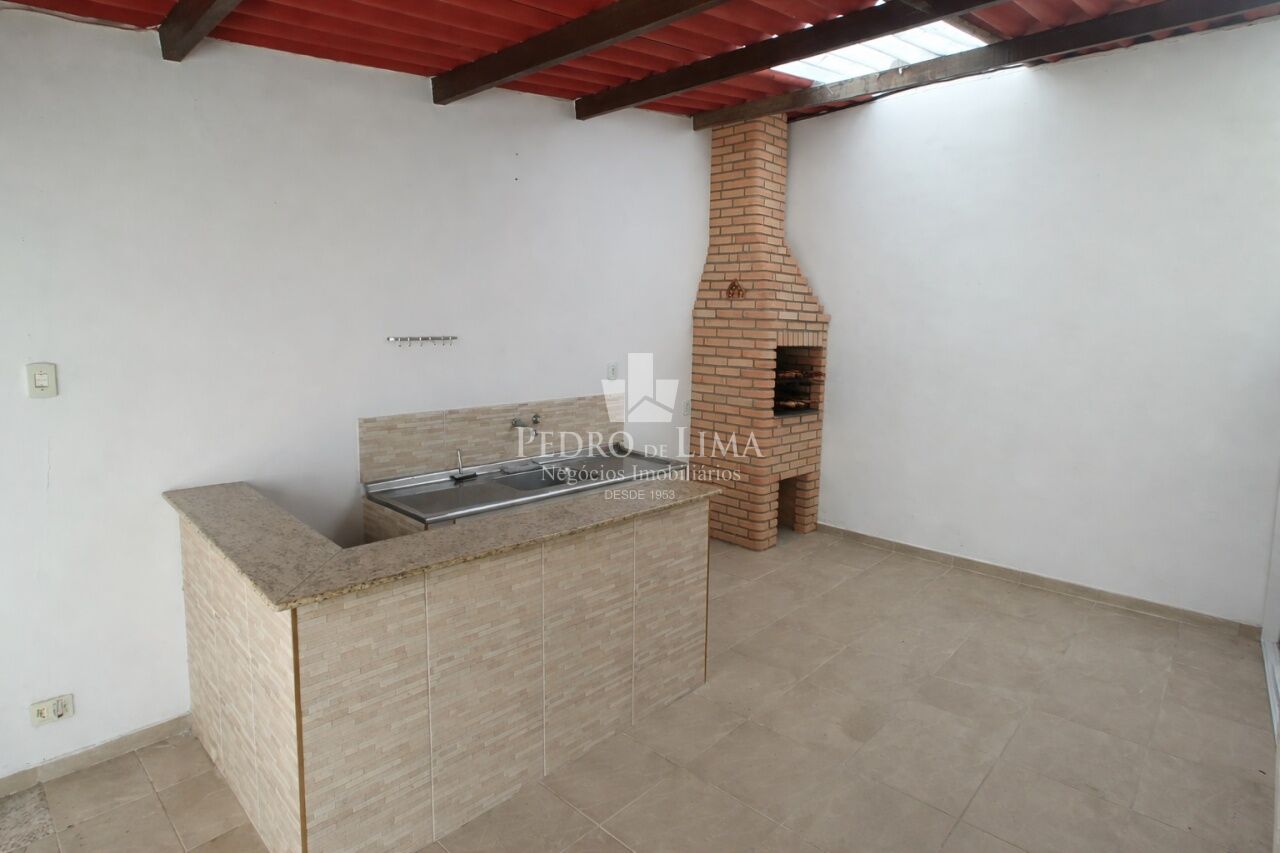 Casa no Jardim Popular, 175 m², três quartos sendo um suíte, vaga e churrasqueira na Penha