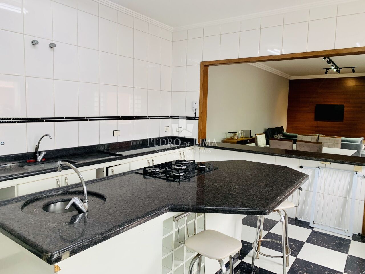 Casa à venda, 4 vagas, 2 suítes com sacada, edícula com suíte estuda permuta - Penha