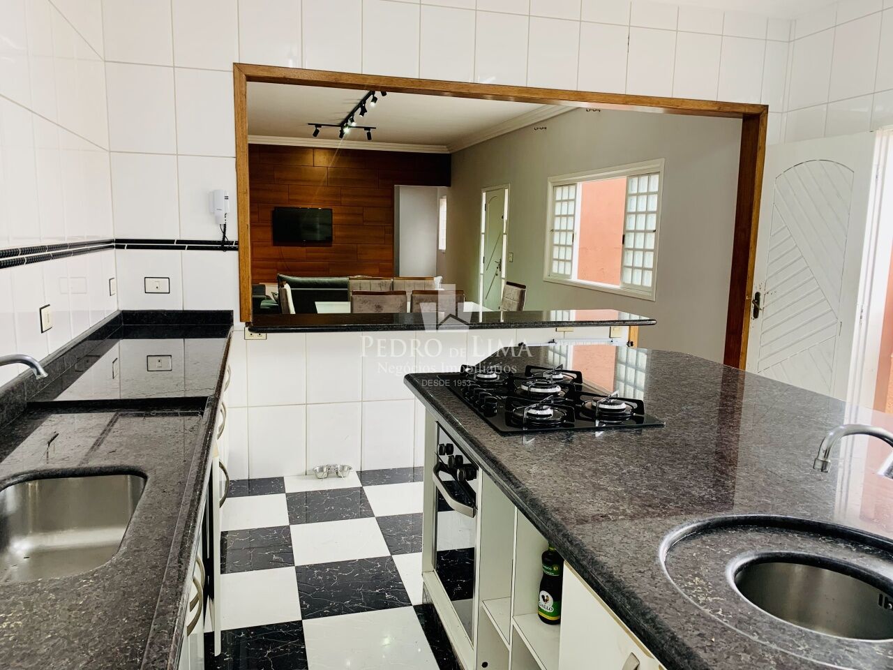 Casa à venda, 4 vagas, 2 suítes com sacada, edícula com suíte estuda permuta - Penha