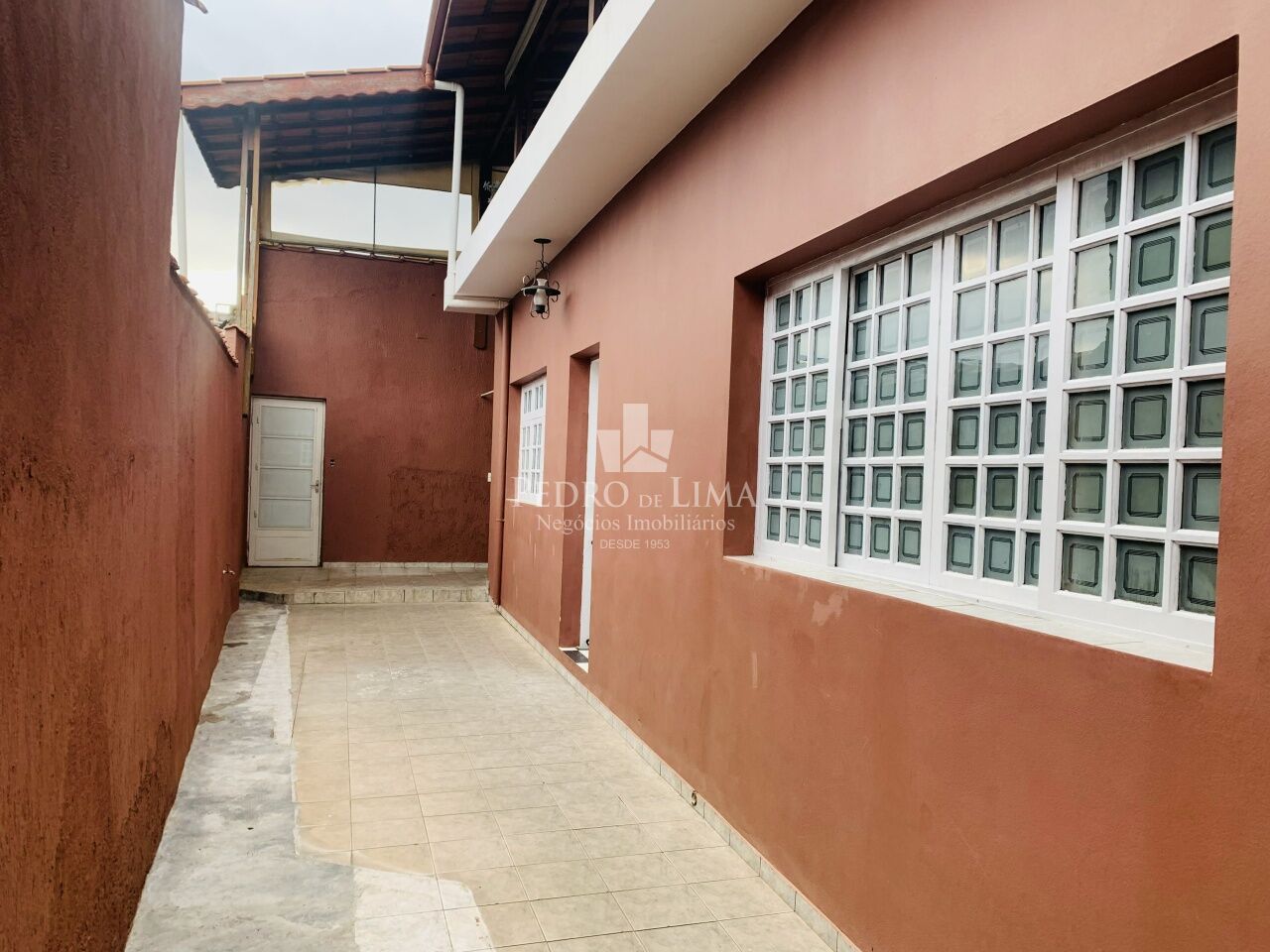 Casa à venda, 4 vagas, 2 suítes com sacada, edícula com suíte estuda permuta - Penha