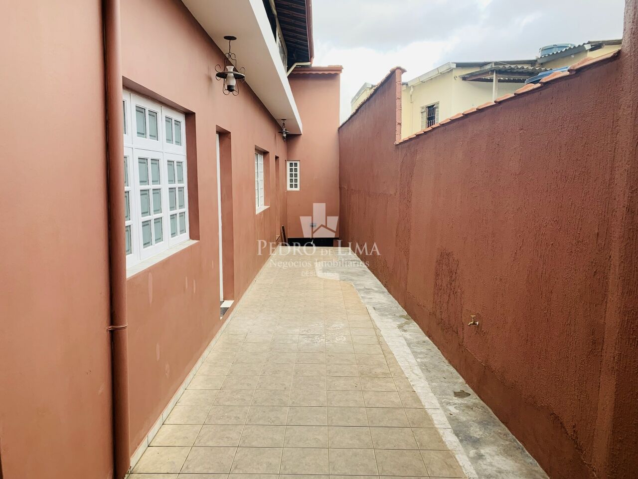 Casa à venda, 4 vagas, 2 suítes com sacada, edícula com suíte estuda permuta - Penha