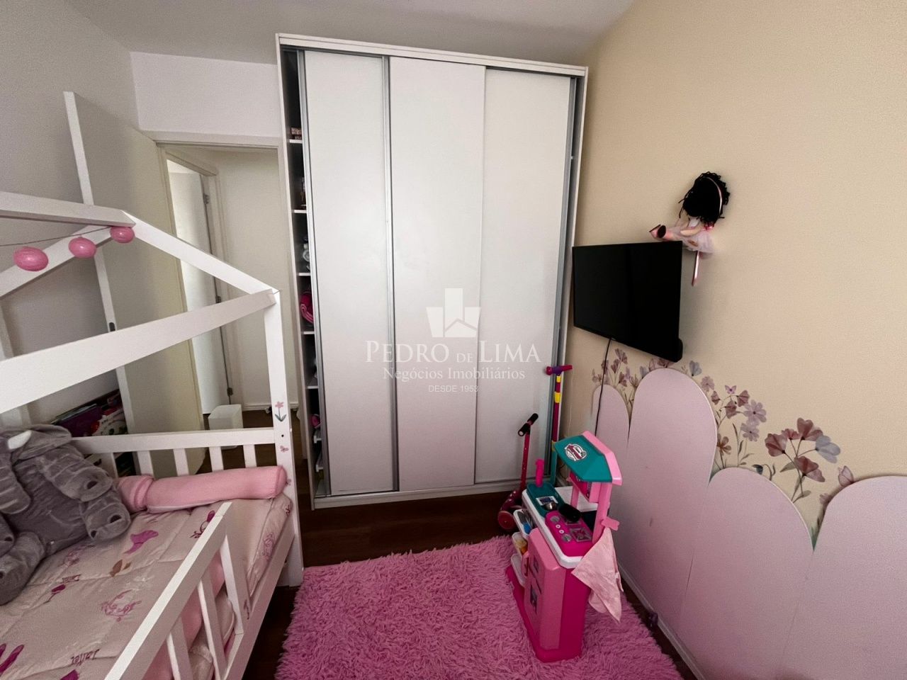 Apartamento á venda na Vila São Francisco com 2 dormitórios e 1 vaga de garagem.
