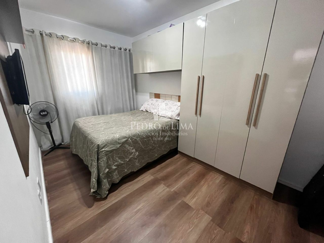 Apartamento á venda na Vila São Francisco com 2 dormitórios e 1 vaga de garagem.