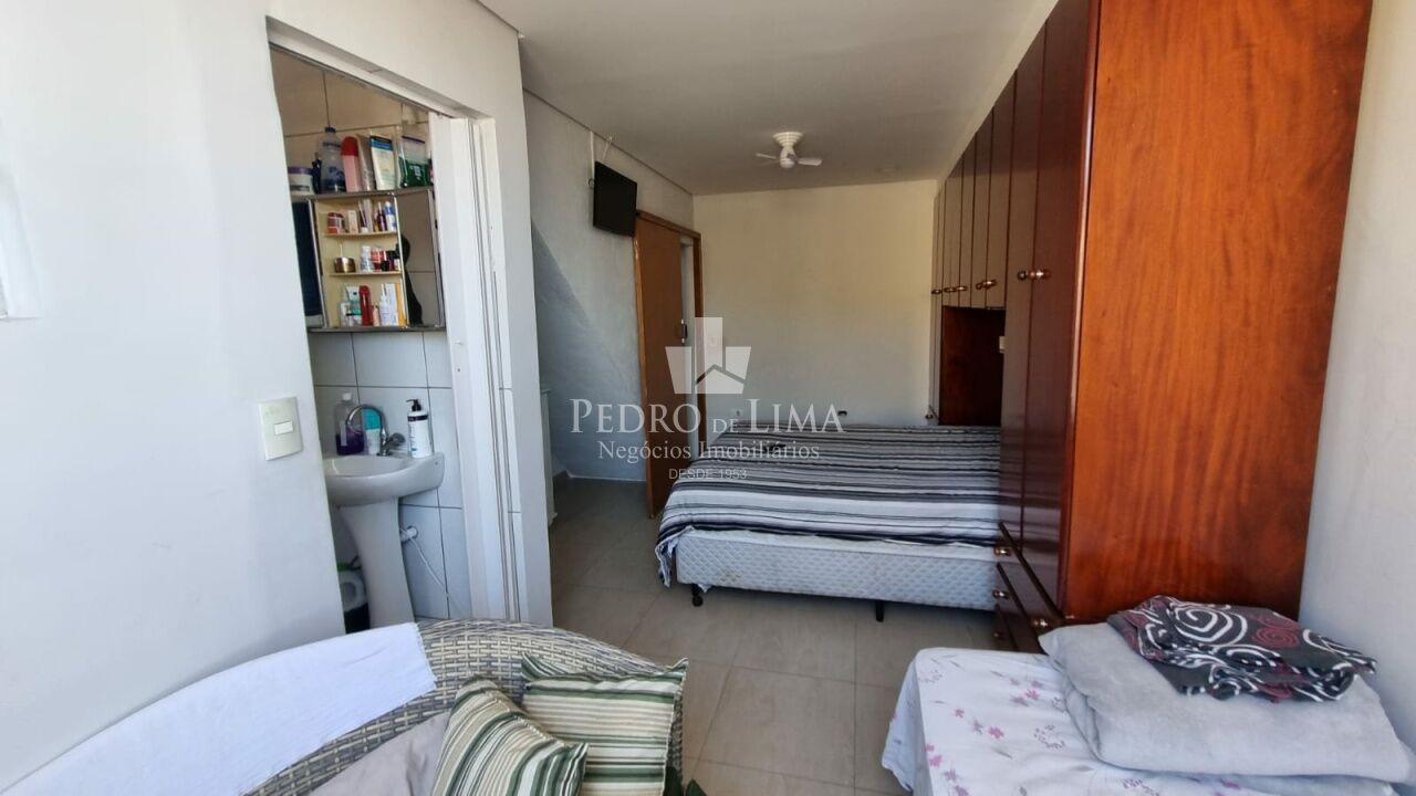 Sobrado Frontal em Vila com 3 Dormitórios sem vaga na Penha