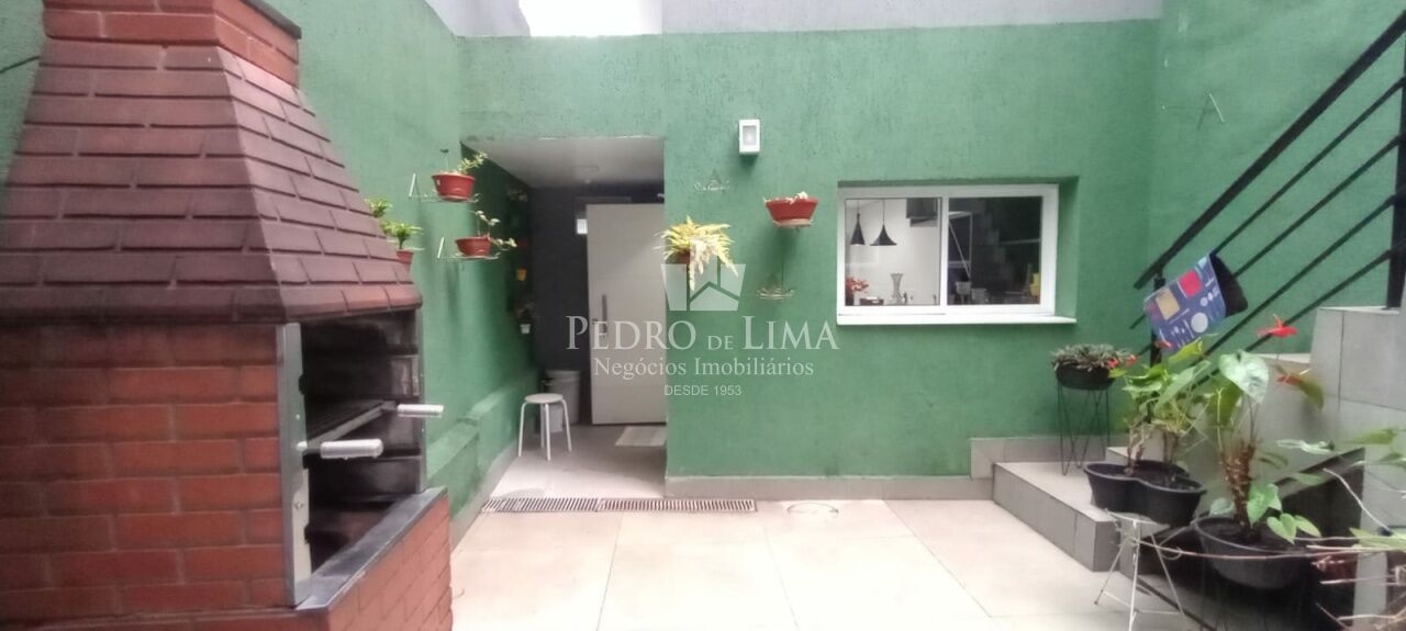 Sobrado frontal na Anália Franco