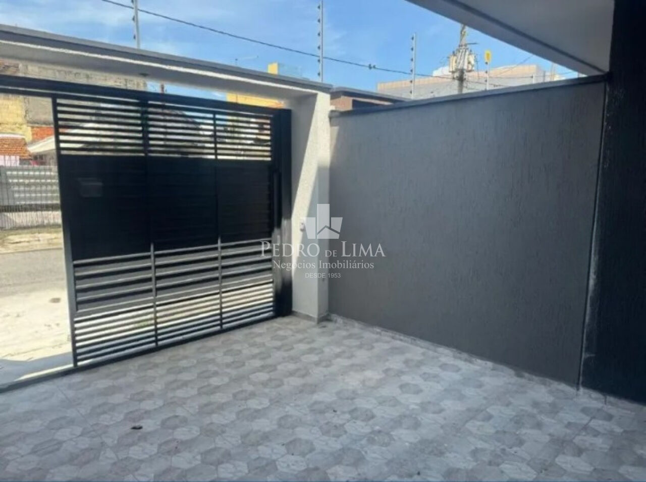 Sobrado Frontal 77m², 2 dormitórios e 1 vaga de garagem na Cidade Nitro Operária