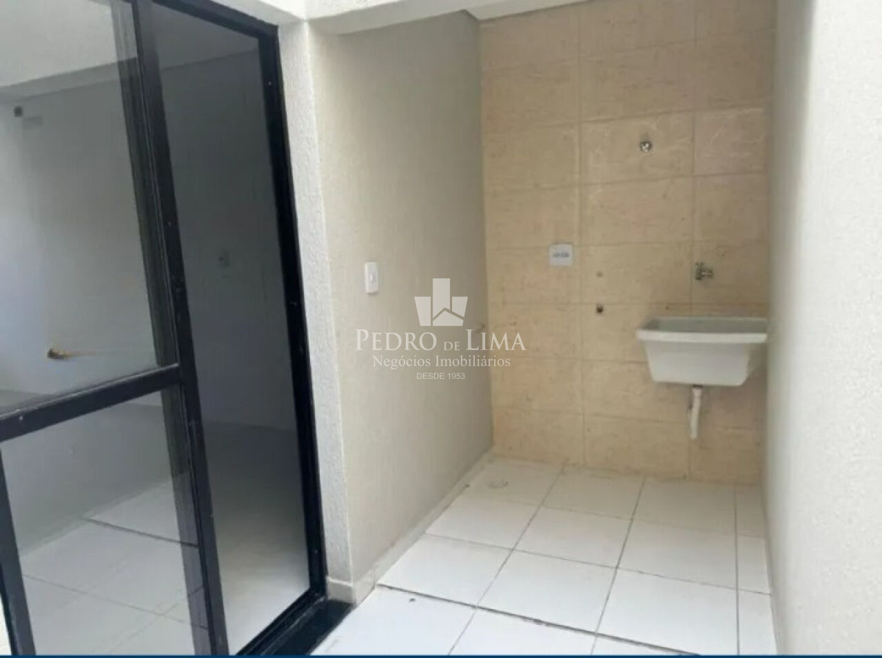 Sobrado Frontal 77m², 2 dormitórios e 1 vaga de garagem na Cidade Nitro Operária