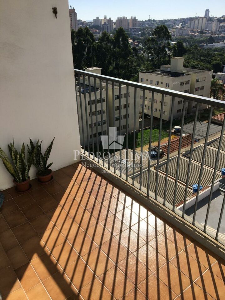 Apartamento em andar alto com 77m², sol da manhã na Penha