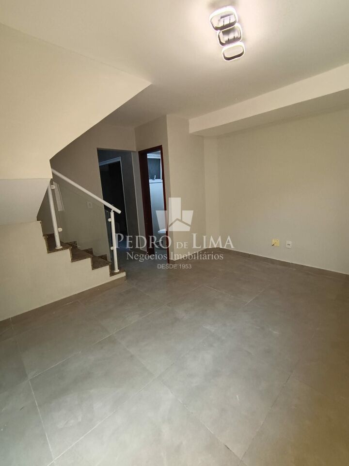 imagem do imovel Sobrado em condomínio com 2 dormitórios, 1 vaga e 52 m² na Vila Jacui ref: PE44843