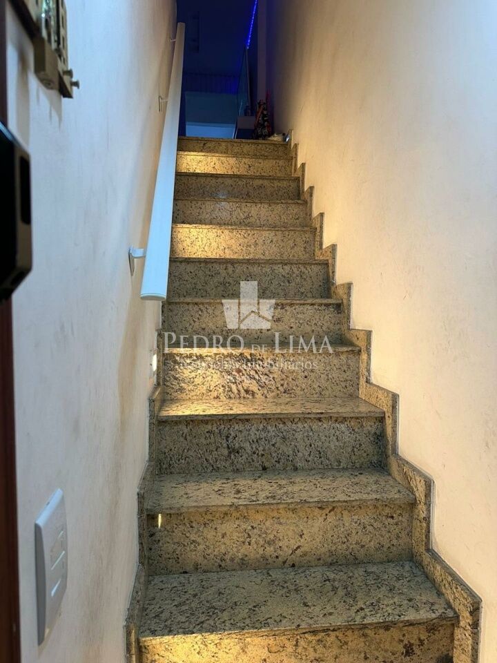 Sobrado frontal com 3 dormitórios sendo 1 suíte, ambientes com ar condicionado na  Vila Matilde