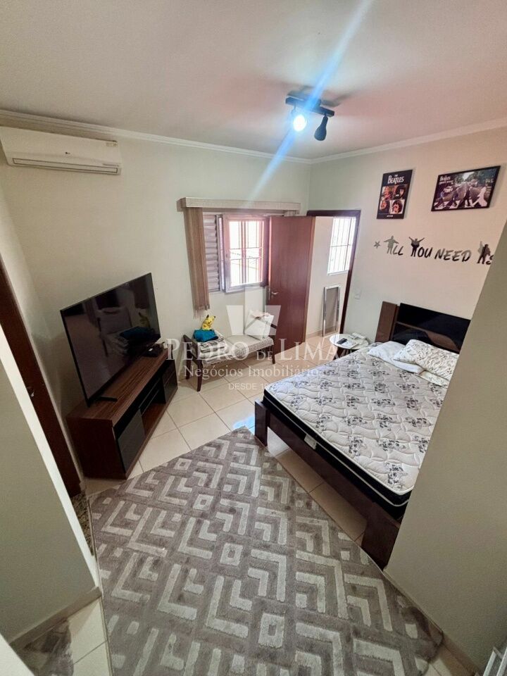 Casa térrea de 2 Dormitórios, Edícula e 3 vagas na Penha