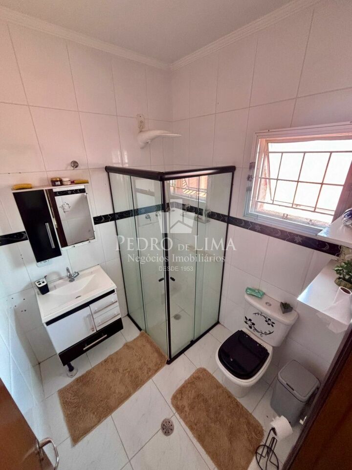 Casa térrea de 2 Dormitórios, Edícula e 3 vagas na Penha