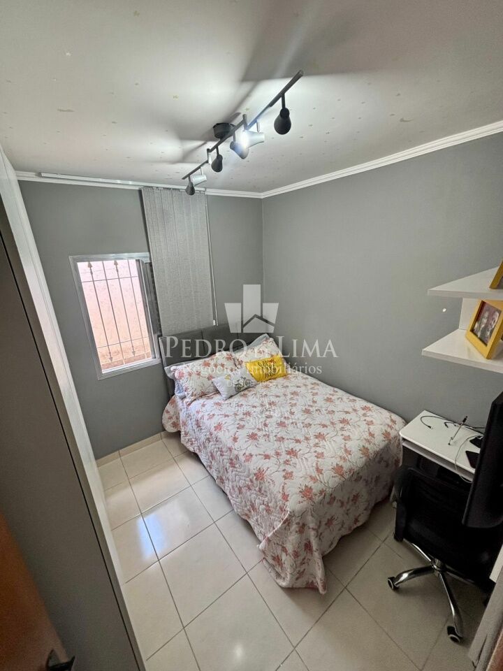 Casa térrea de 2 Dormitórios, Edícula e 3 vagas na Penha