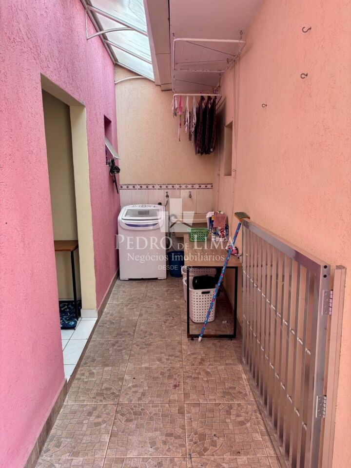 Casa térrea de 2 Dormitórios, Edícula e 3 vagas na Penha