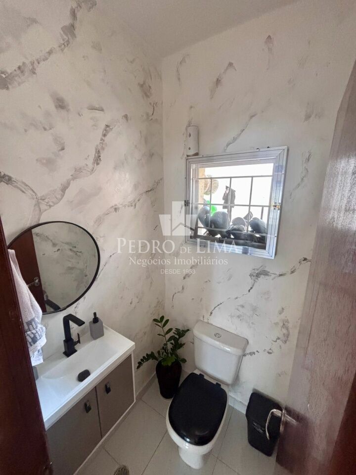 Casa térrea de 2 Dormitórios, Edícula e 3 vagas na Penha
