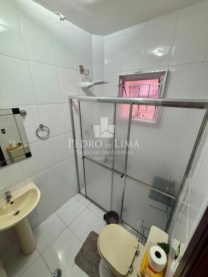Casa térrea de 2 Dormitórios, Edícula e 3 vagas na Penha