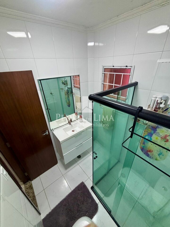 Casa térrea de 2 Dormitórios, Edícula e 3 vagas na Penha