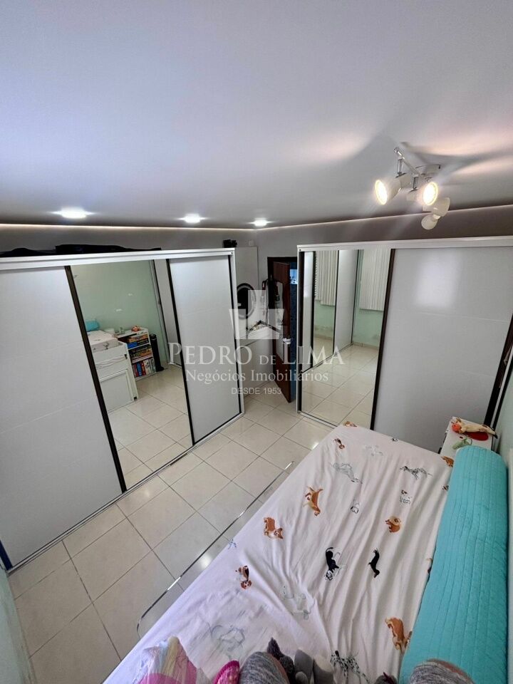 Casa térrea de 2 Dormitórios, Edícula e 3 vagas na Penha