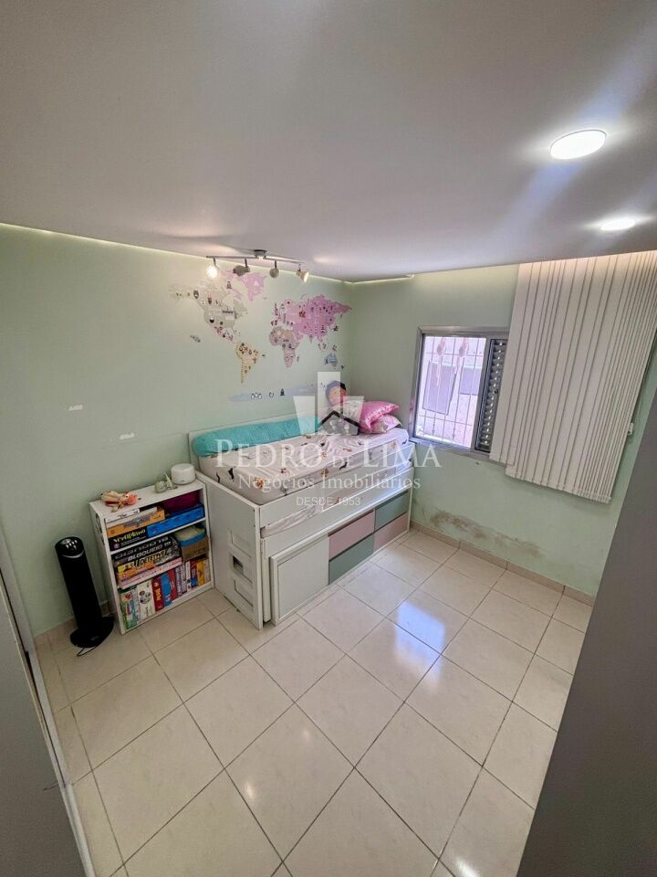 Casa térrea de 2 Dormitórios, Edícula e 3 vagas na Penha