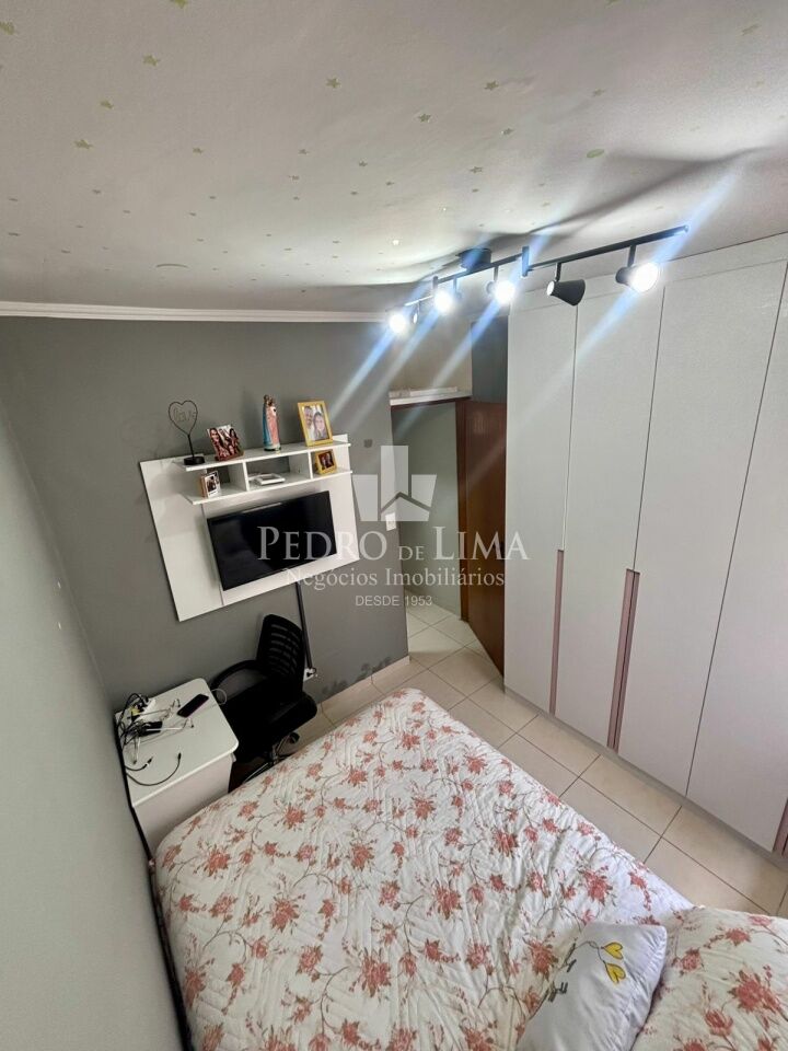 Casa térrea de 2 Dormitórios, Edícula e 3 vagas na Penha