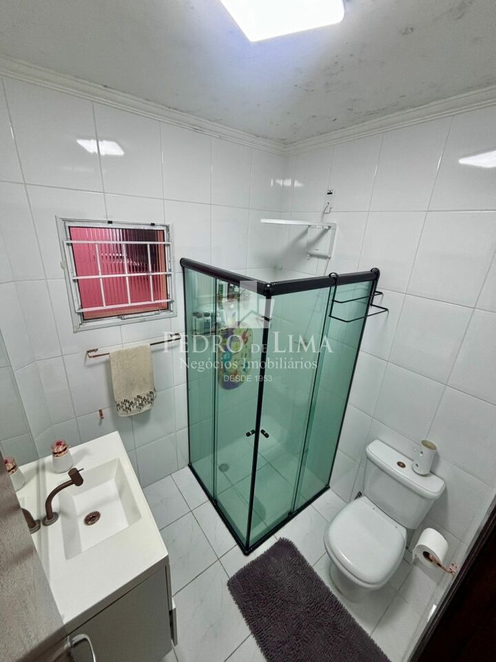 Casa térrea de 2 Dormitórios, Edícula e 3 vagas na Penha