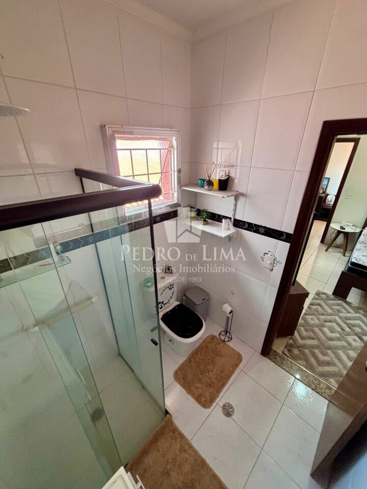 Casa térrea de 2 Dormitórios, Edícula e 3 vagas na Penha
