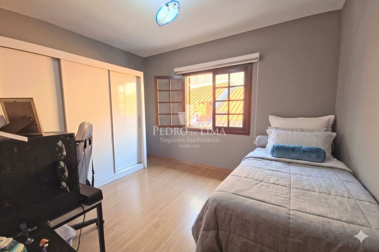 Sobrado de 3 dormitórios, 1 suíte, 3 vagas e 143 m², no Jardim Brasília - Cidade Lider