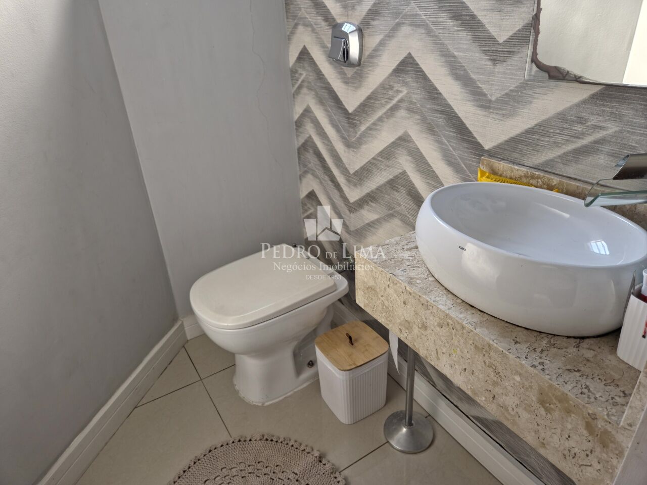 Sobrado de 3 dormitórios, 1 suíte, 3 vagas e 143 m², no Jardim Brasília - Cidade Lider