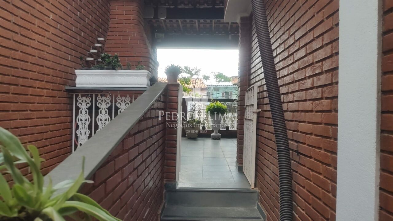 Casa Assobradada 99m² de área construida 2 dormitorios e 2 vagas muito bem conservada na Penha