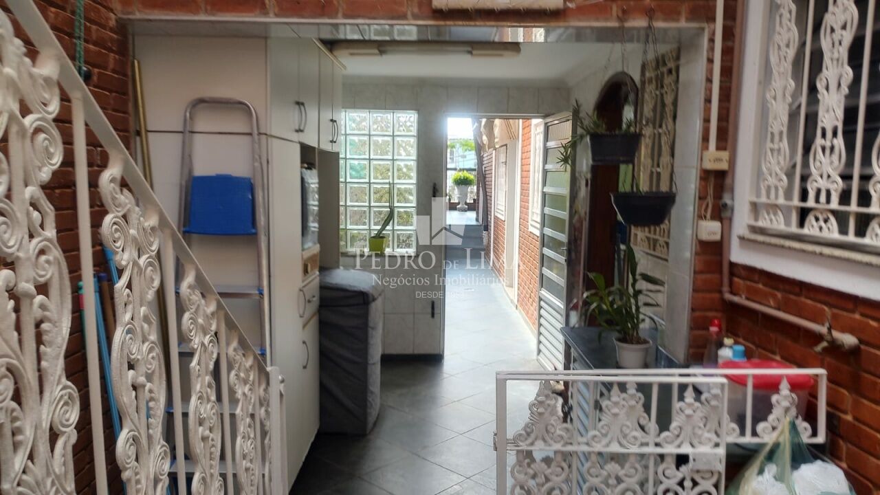 Casa Assobradada 99m² de área construida 2 dormitorios e 2 vagas muito bem conservada na Penha