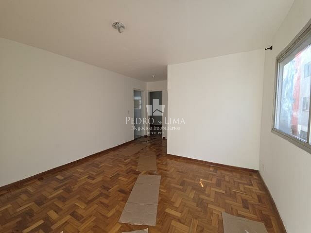 imagem do imovel Apartamento com 2 dormitórios, 1 banheiro, sala ampla, 52 m² e  garagem coberta, na Penha. ref: PE44894