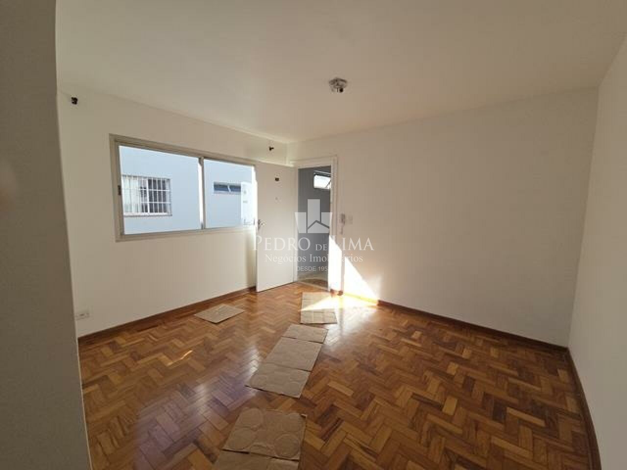 imagem do imovel Apartamento com 2 dormitórios, 1 banheiro, sala ampla, 52 m² e  garagem coberta, na Penha. ref: PE44894