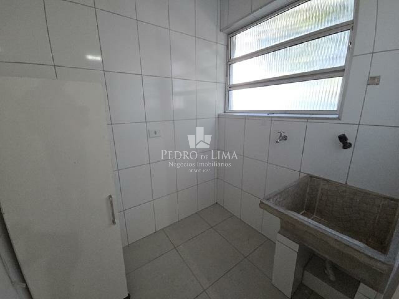 imagem do imovel Apartamento com 2 dormitórios, 1 banheiro, sala ampla, 52 m² e  garagem coberta, na Penha. ref: PE44894