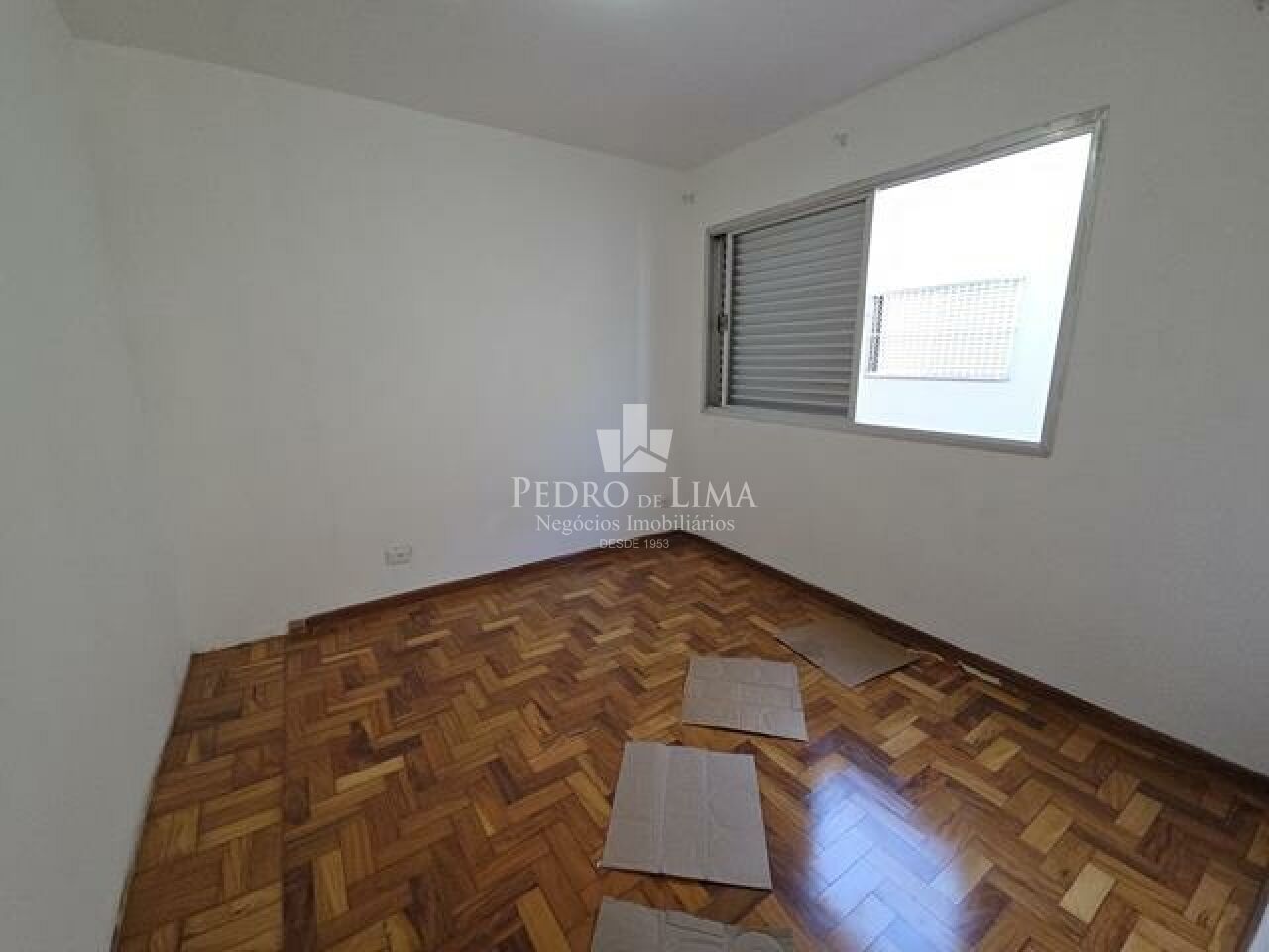 Apartamento com 2 dormitórios, 1 banheiro, sala ampla, 52 m² e  garagem coberta, na Penha.