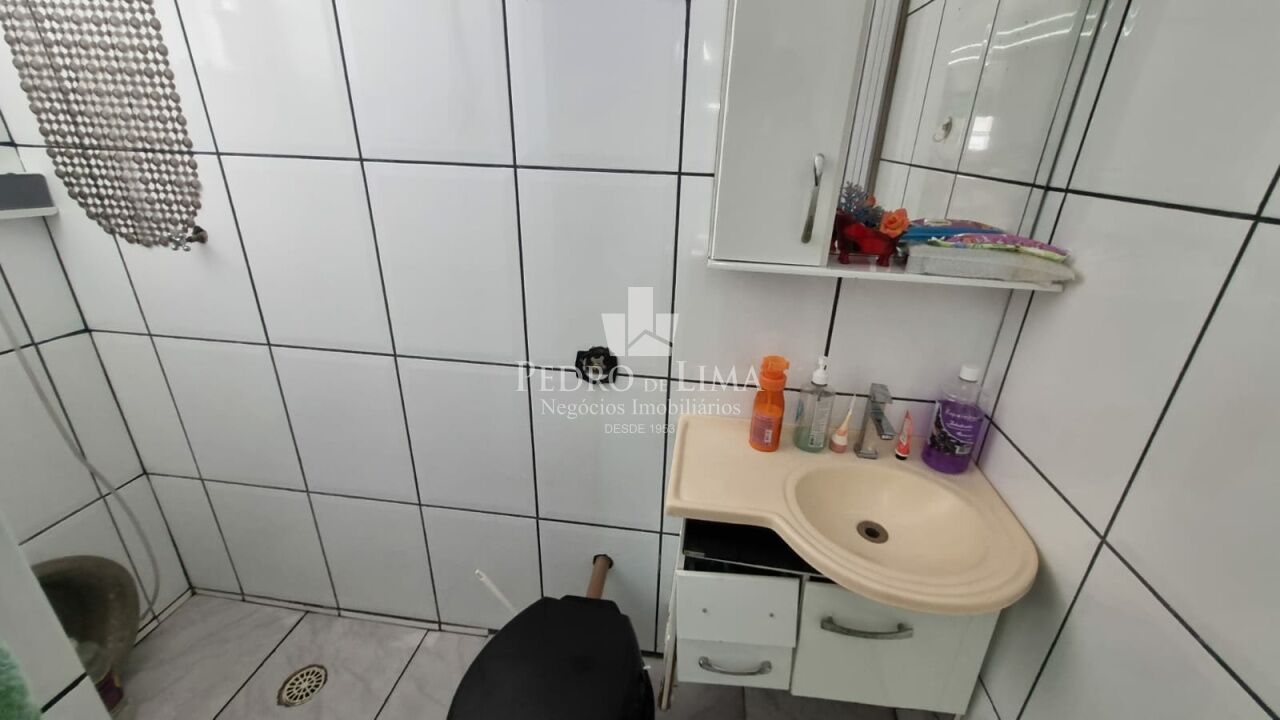 Sobrado Frontal em Vila com 3 Dormitórios sem vaga na Penha