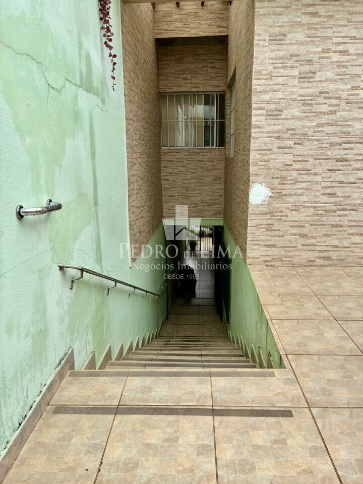 Terreno com duas casas no quintal na Ponte Rasa